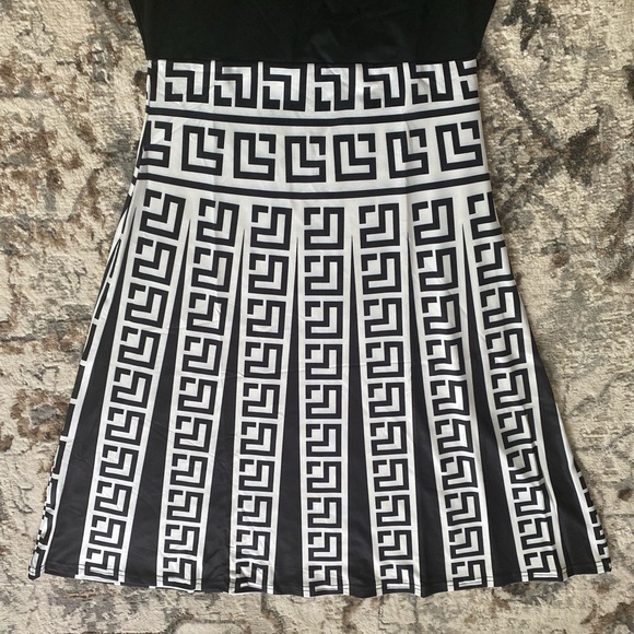 New Geometric Print Sleeveless Colorblock Black White Midi Dress Round Neck NWT - Picture 8 of 10